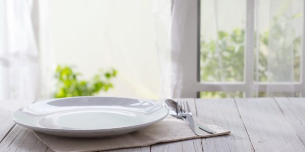 Plate,On,Wooden,Background